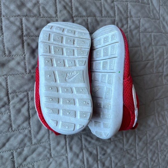 Nike Rosche todddler shoes- 5c size - Picture 2 of 3